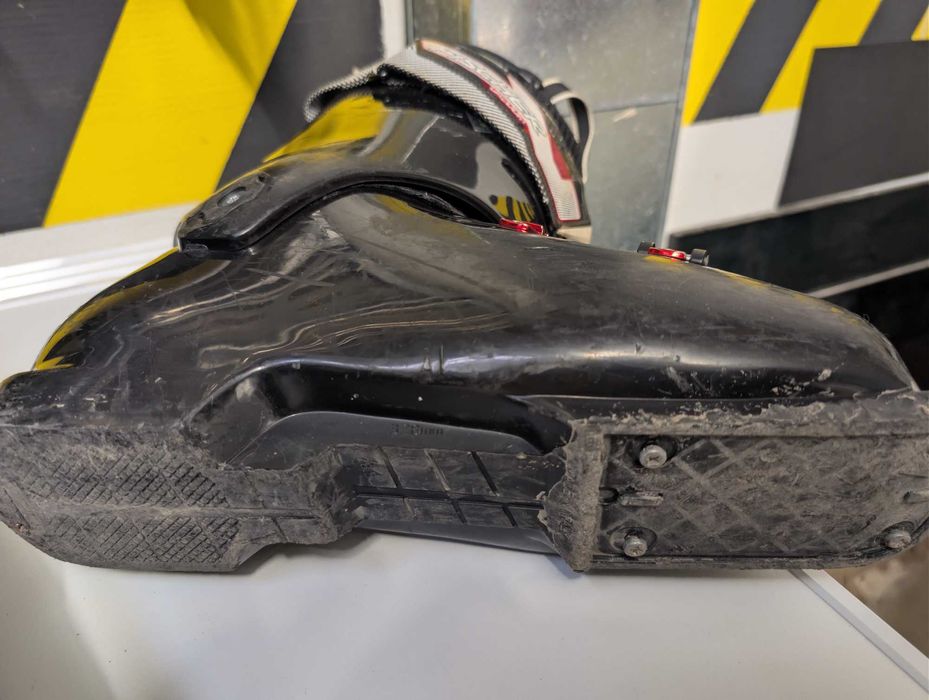 Ски и ски обувки комплект