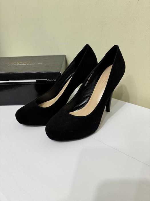 Продам замшевые туфли