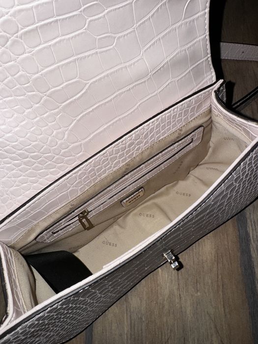 Розова чанта GUESS