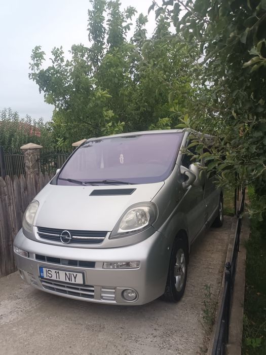 Vând Opel vivaro
