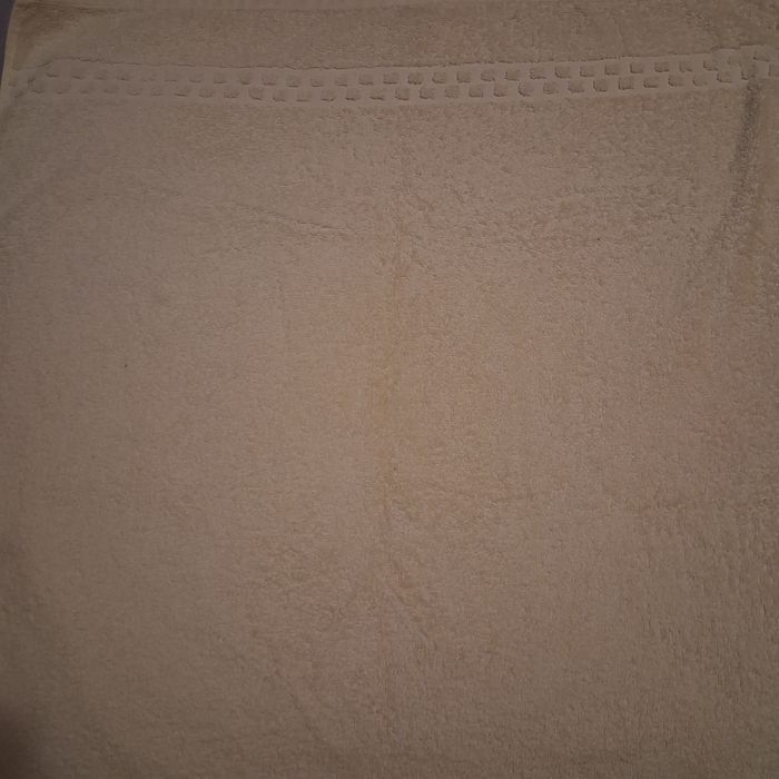 Тъмно синя и бяла Българско производство. Една Бежова и една Синьо-бял