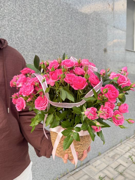 Цветы на карзине и букет