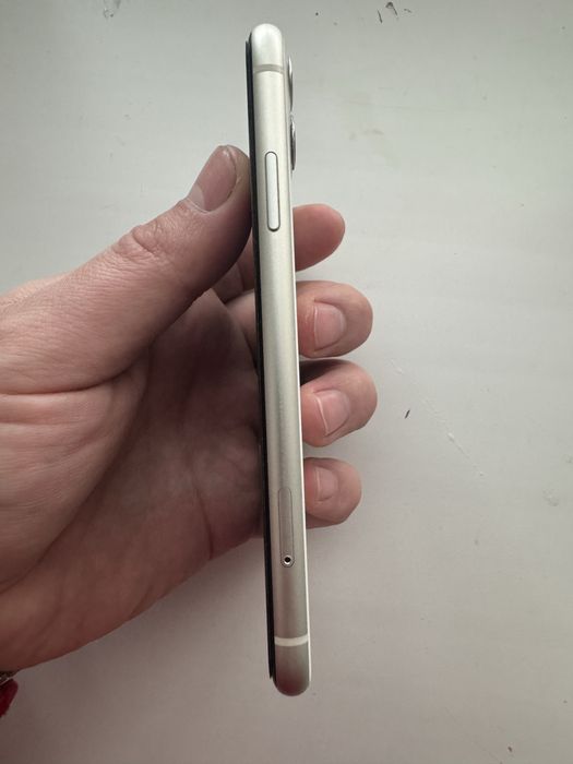 Продам айфоннн 11