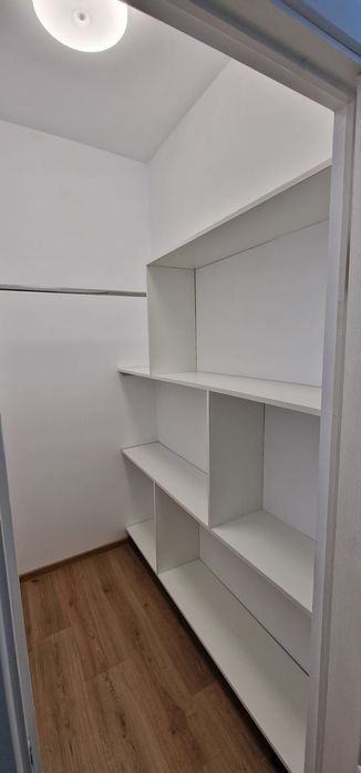 Apartament de închiriat plus loc de parcare.
