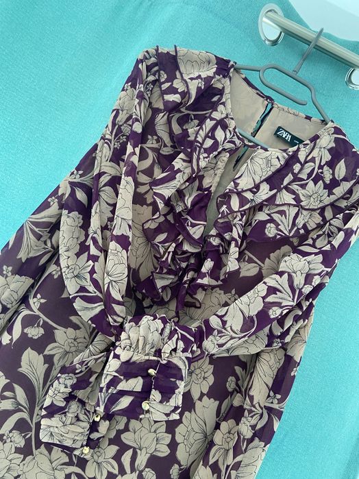 Rochie cu flori Zara