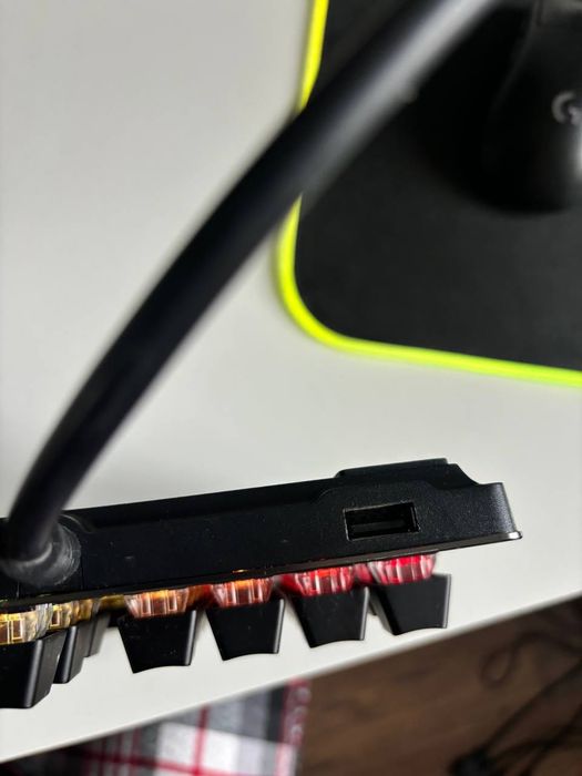 Logitech g512 Механична клавиатура