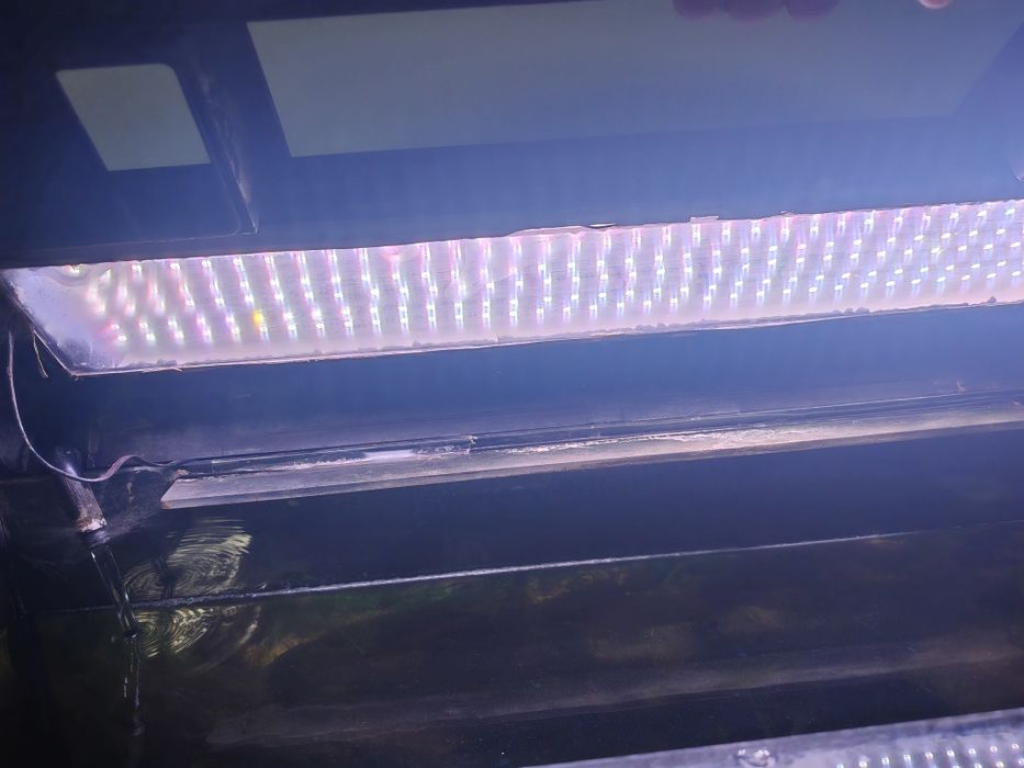 Vând acvariu 126 l eheim cu filtru extern