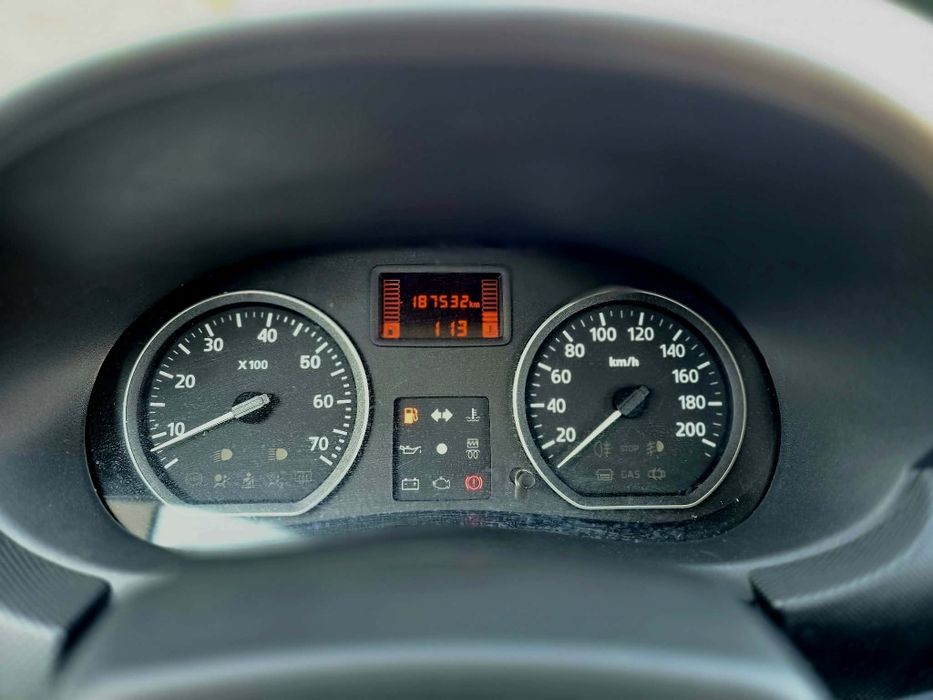 Sandero Stephay 1.5 Dci 90 cp Km 187800 carte service Recent adusă