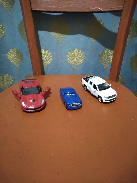 Продам игрушки шикарные машинки