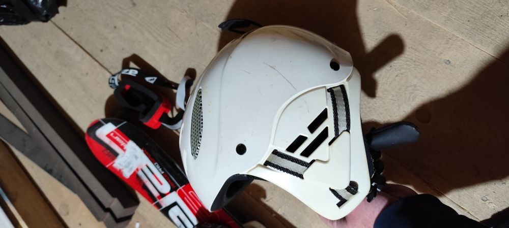 Echipament ski complet copii - schiuri, clăpari, căsca., ochelari