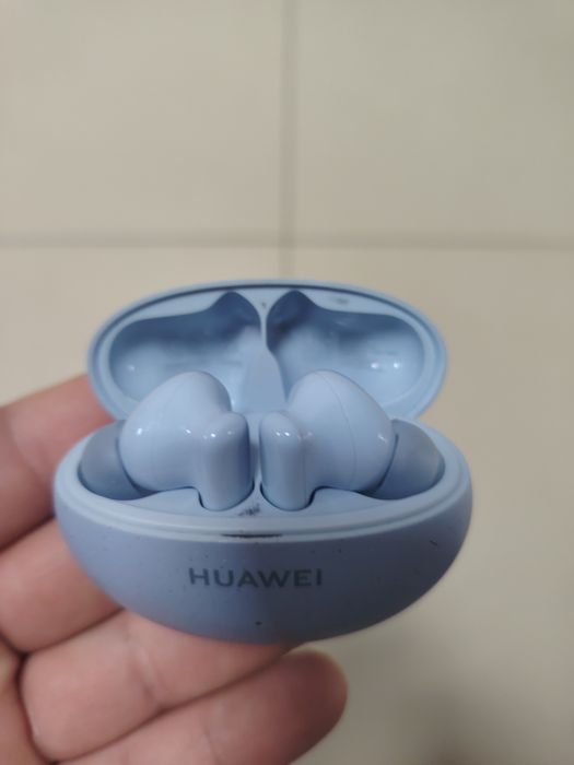 HUAWEI navushnik