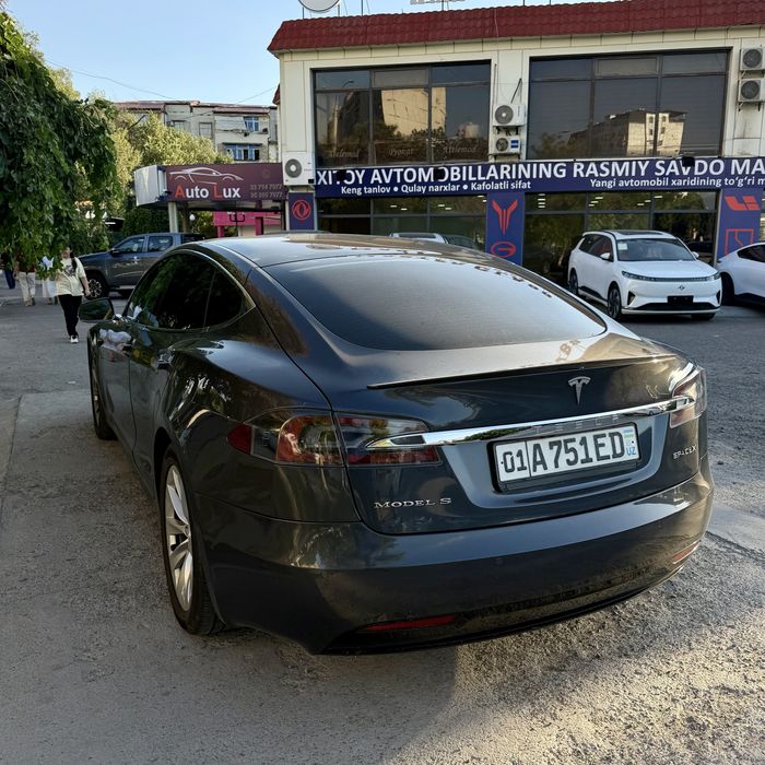 Tesla Model S 100D Amerika Zapas xod 632 km