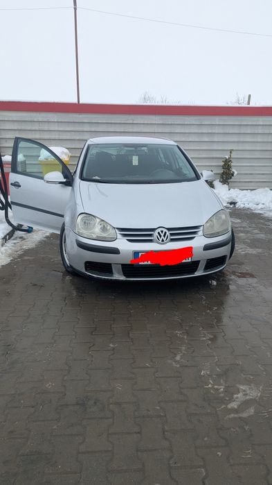 Vând Volkswagen Golf  5  Benzină – 2004 – 1700€ negociabil