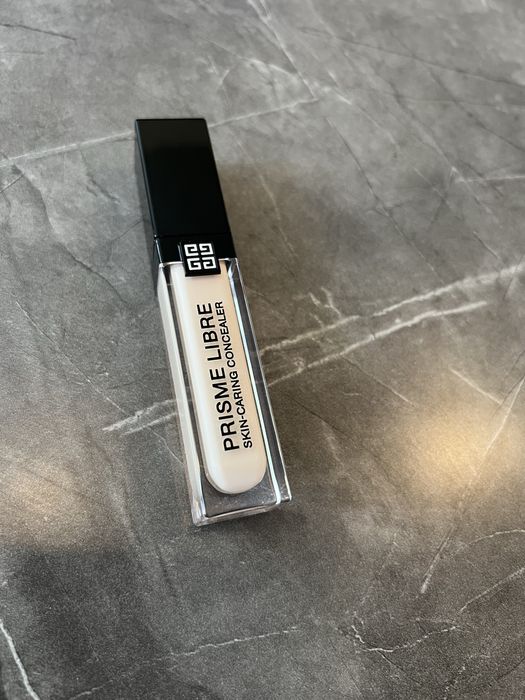 Givenchy Prisme Libre Skin-caring concealer N80