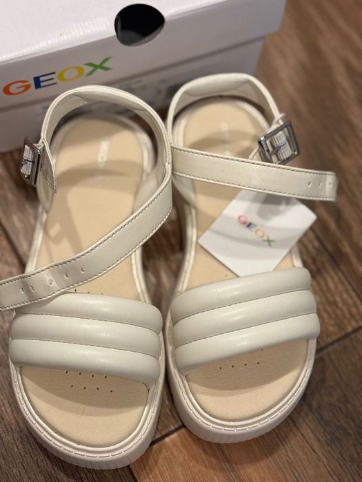 Сандали за момиче Geox