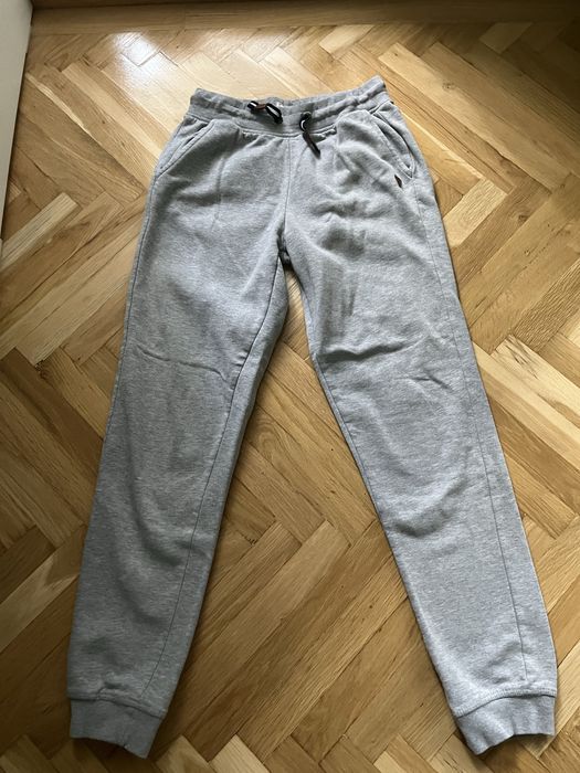 Pantaloni de trening