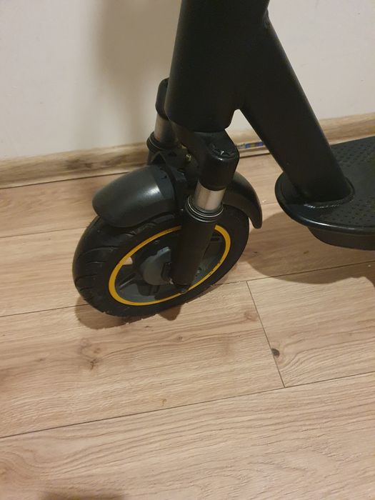 Vând sau schimb trotineta