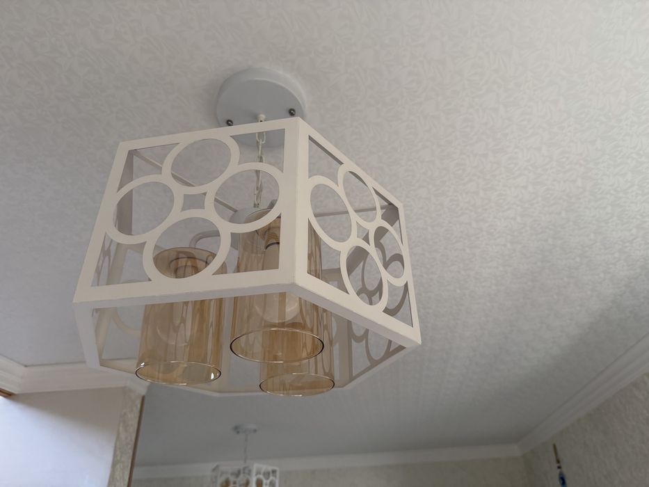 Продам потолочные люстры