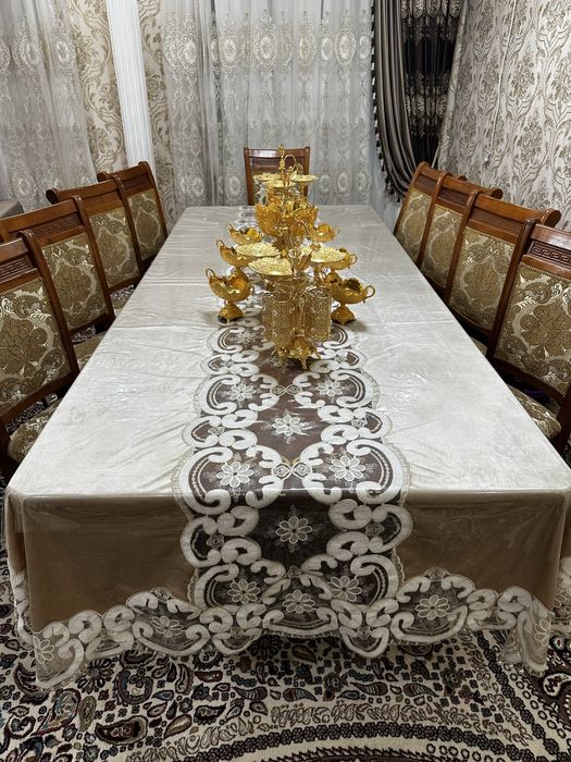 Стол стул сотилади мехмонхонага