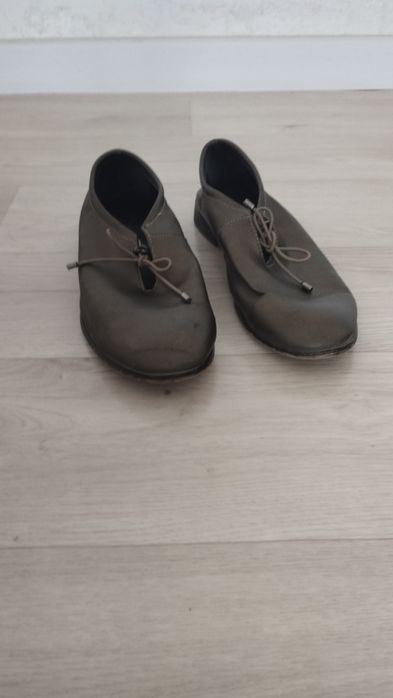 Отдам бесплатно 2 туфли