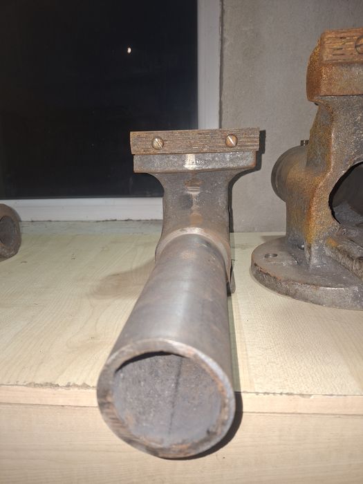 Тиски слесарьные