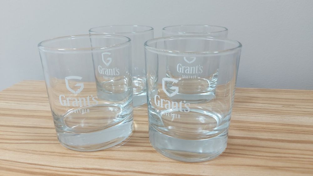 Чаши - ракия, уиски, водка