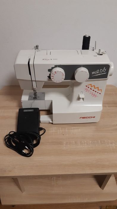 Mașină de cusut Necchi M20