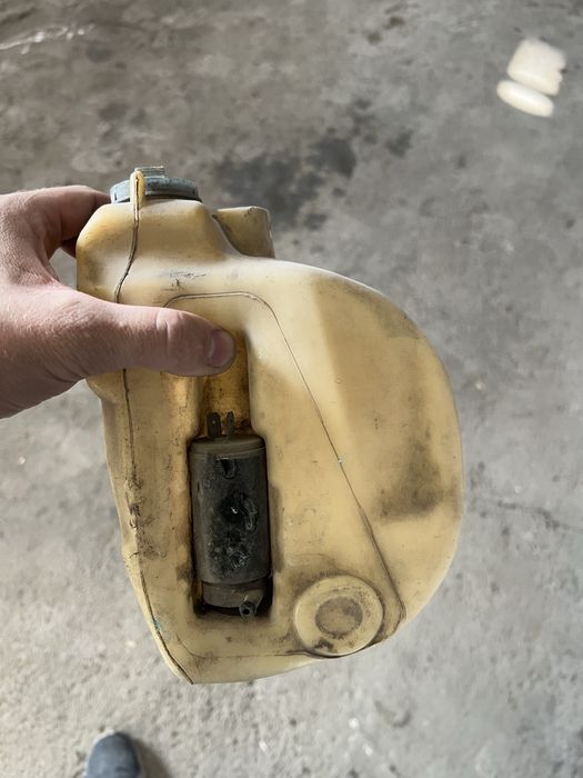 Ауди 80 бачок омывателя стекол