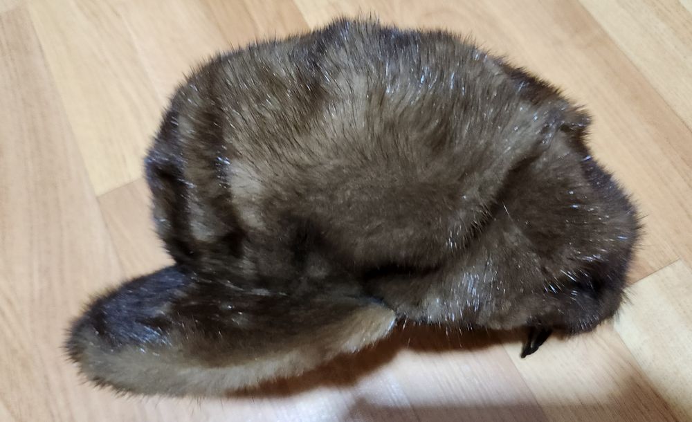 Продам норковую шапку-кепку