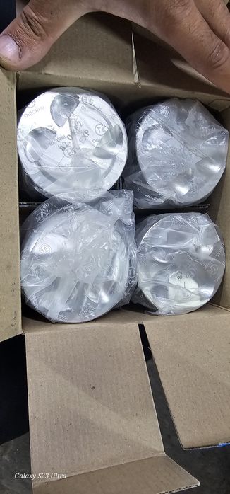 Комплект поршней 2112