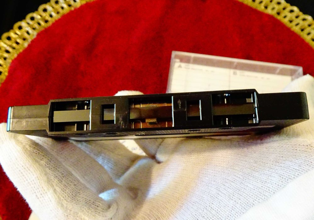 Аудиокасета Sony UCX60 с Queen и Slade.