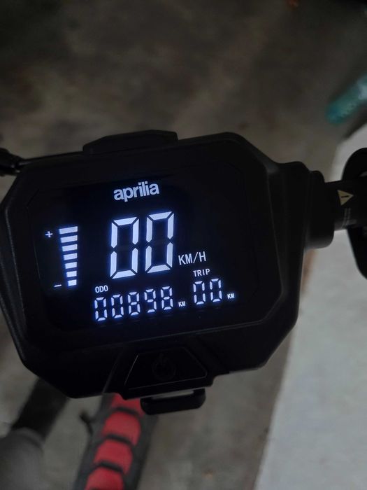 Trotineta Aprilia eSR1