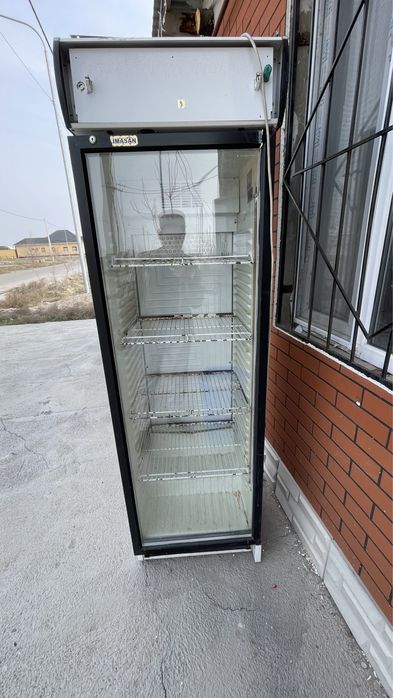 Холодильник витриный для магазина