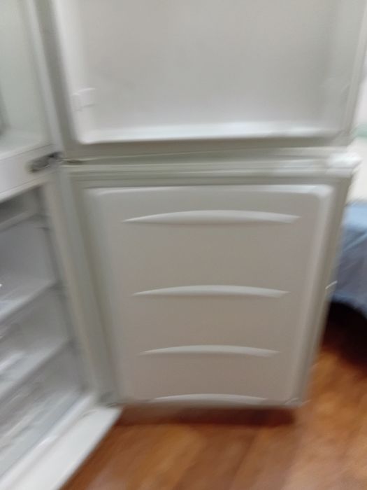 Продам. Холодильник. В отличном состояние