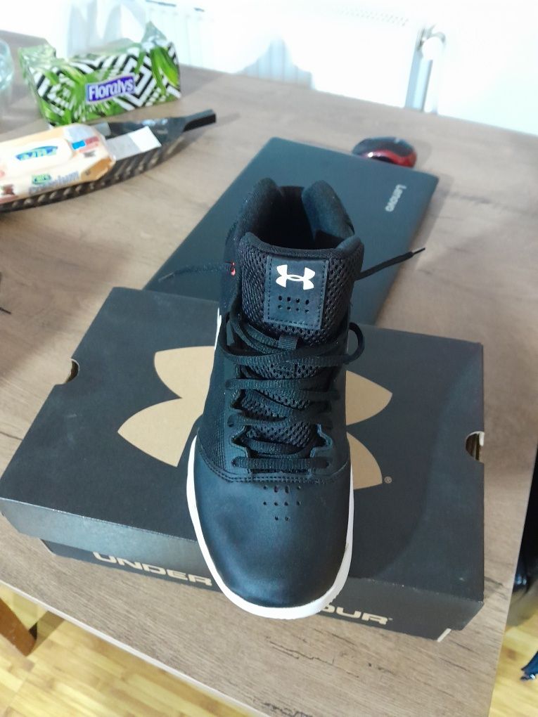 Adidasi/ghete Under Armour Jet 2017 42 noi Giurgiu • OLX.ro