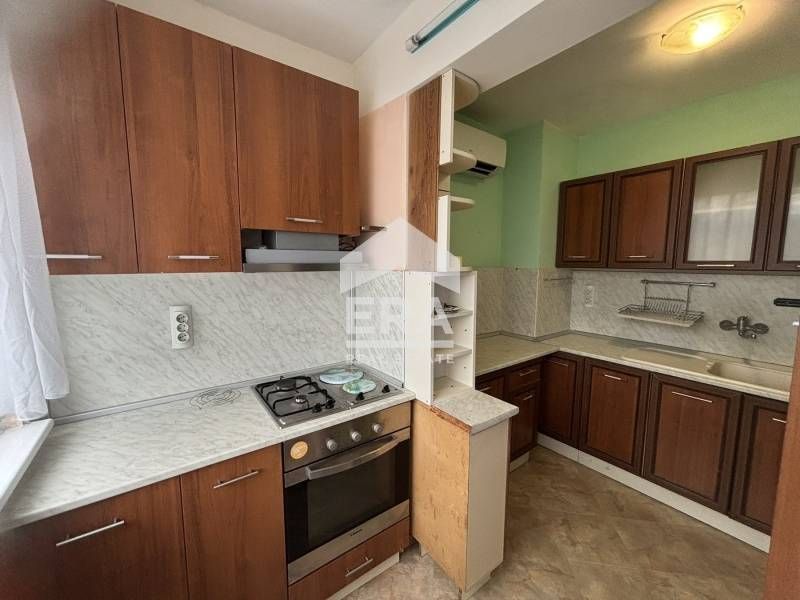 Просторен двустаен апартамент под наем - кв.Владислав Варненчик .