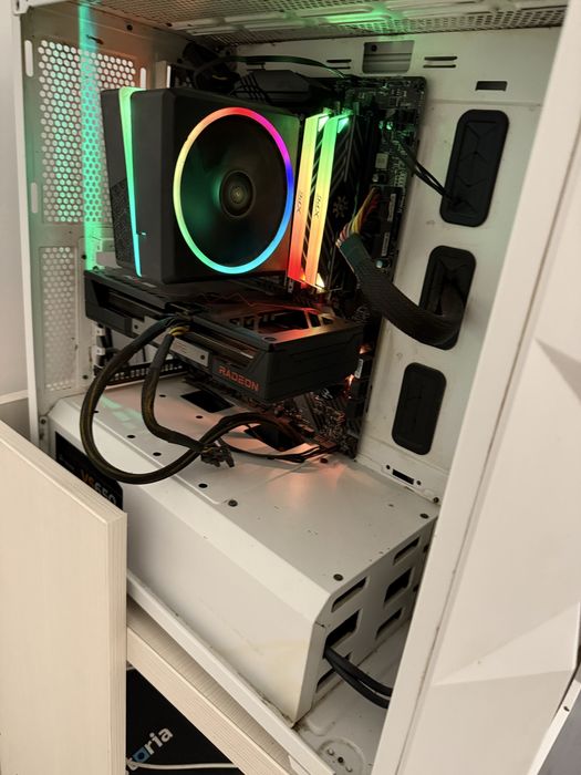 PC Gaming RX 9060XT 3700X 16GB RAM