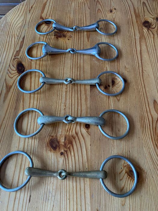 Стремена,уздечки для верховой езды