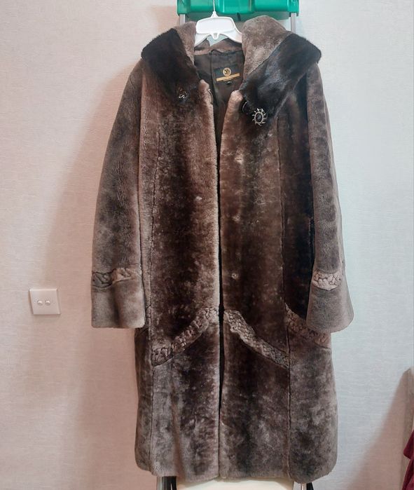 Шуба мутоновая с капюшоном