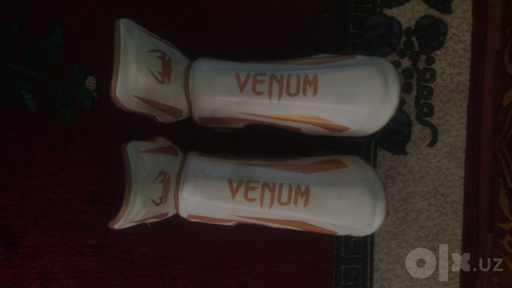 Vennom futa va perchatka (Oq / Tilla rang)