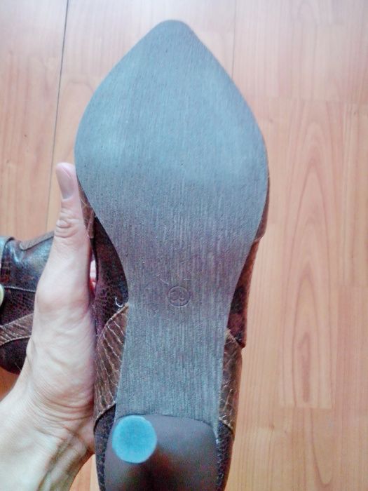 Продавам дамски обувки „Озара”/Ozara.