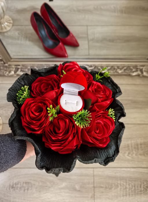 Аранжировки различни видове и великденски венец