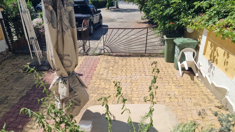 Студио със паркинг и двор във Свети Влас над Марината