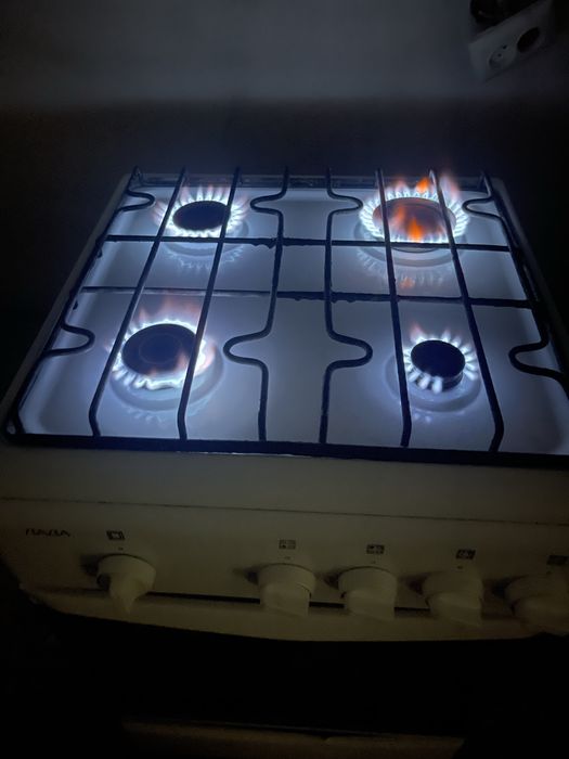 Продам газ плиту