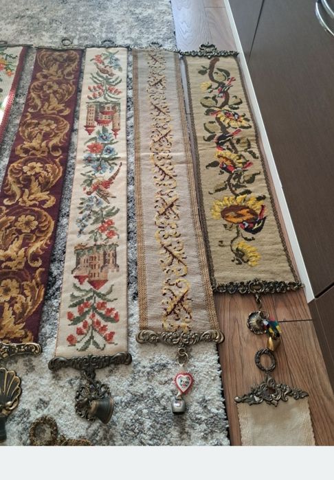 Riboane / peretare ușă cu clopoțel.