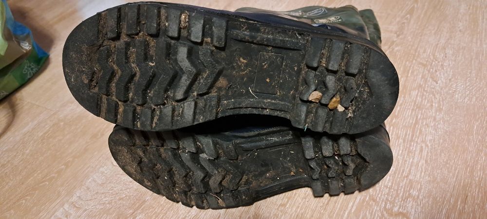 Предпазни  Ботуши  за Рязане  на  Дърва 43