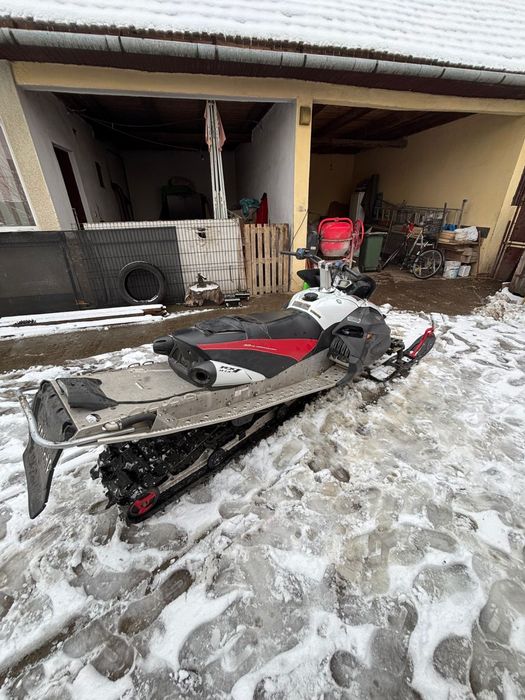 Snowmobil yamaha rx1 An 2008 ( schimb cu auto,enduro sau naked )