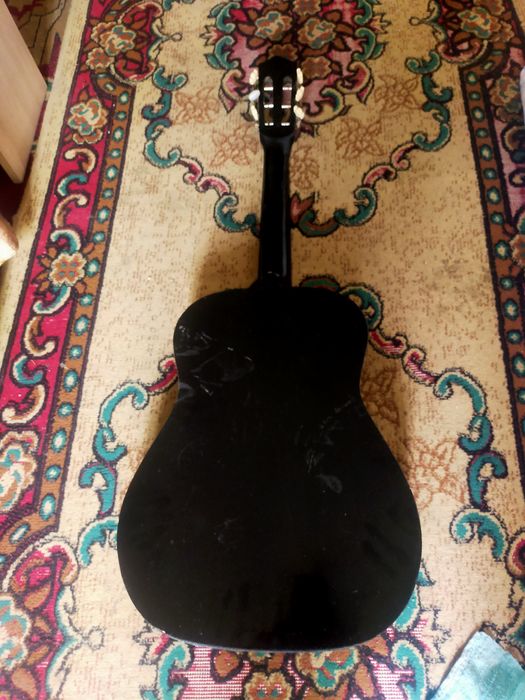 Продам- *Гитару*.