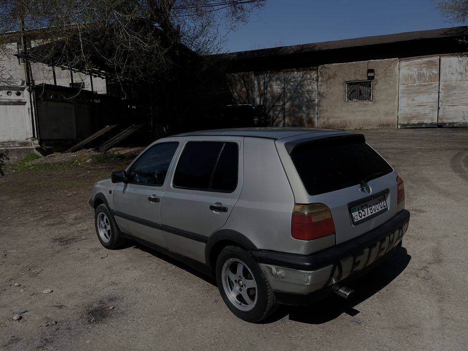 Продам срочно гольф 3