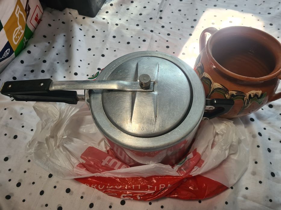 OFERTĂ - Oală sub presiune aluminiu (tip Kukta) + VAS CERAMIC CADOU